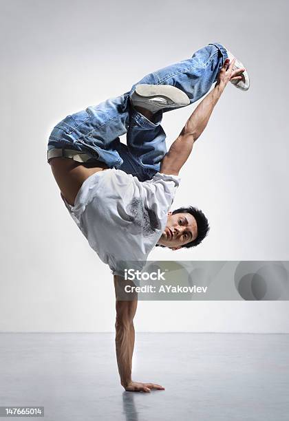 Breakdance - zdjęcia stockowe i więcej obrazów Aerobik - Aerobik, Akrobata, Codzienne ubranie