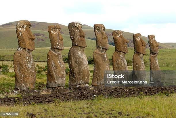 Grupa Moais - zdjęcia stockowe i więcej obrazów Ameryka Południowa - Ameryka Południowa, Archeologia, Chile