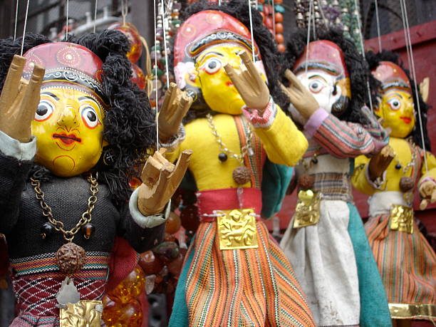 le népalais marionnettes - nepal bazaar kathmandu textile photos et images de collection