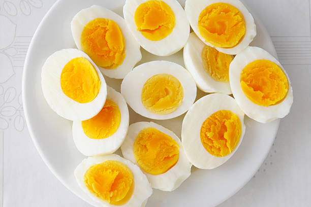 Close-up of a plate of hard boiled eggs Cooked eggs boiled egg photos stock pictures, royalty-free photos & images