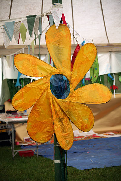 istock Yellow Arts and Crafts Flower 147670653