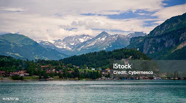 Municipalidad De De Brienz Berna Suiza Foto de stock y más banco de imágenes de Agua - Agua, Aire libre, Aldea