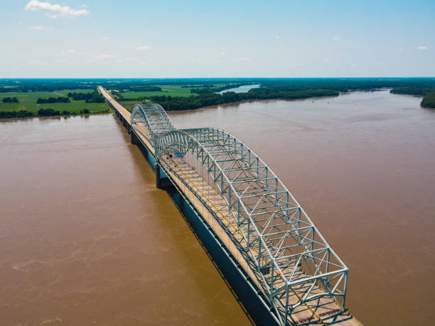 istock The Memphis and Arkansas Bridge 1476711706