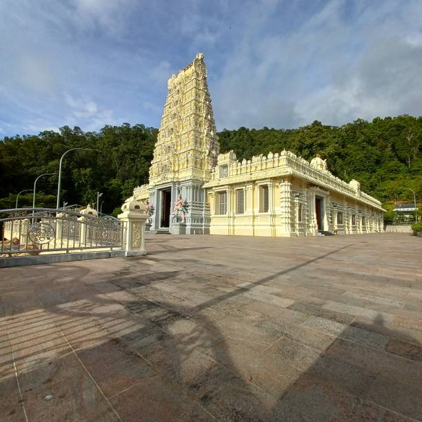 A breathtaking Dravidian architecture that is home to Lord Murugan built on the hilltop of Penang Island. With a height of 21.6m, the Gopuram (main tower) stands with pride of being one of the largest temples of Lord Murugan.