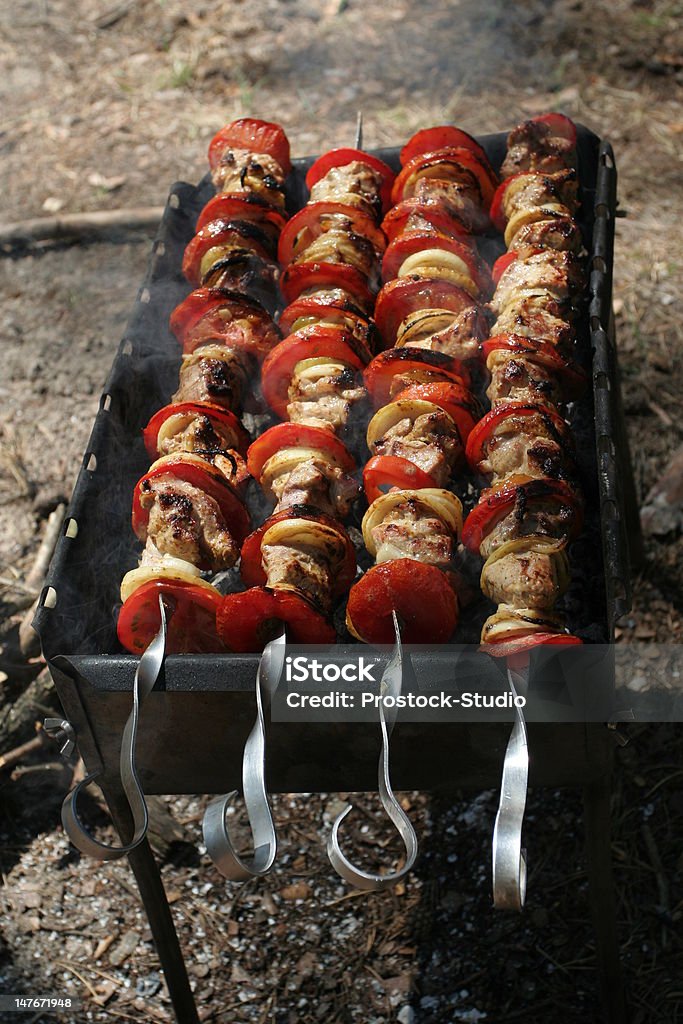 Spiedino di deliziosi barbecue - Foto stock royalty-free di Alimento affumicato