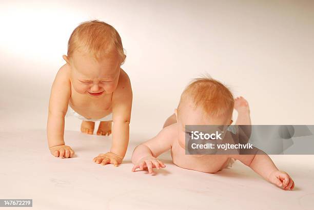 유아 2명에 대한 스톡 사진 및 기타 이미지 - 2명, 6-11 개월, 8