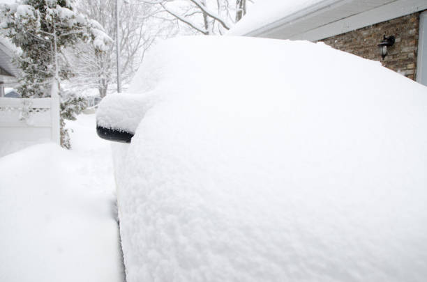 istock Car under lot of snow 1476723131