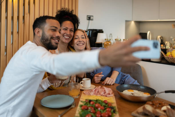 istock Breakfast in pajamas with visiting friends 1476724416