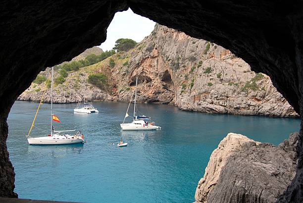 istock view of the cave 147674355