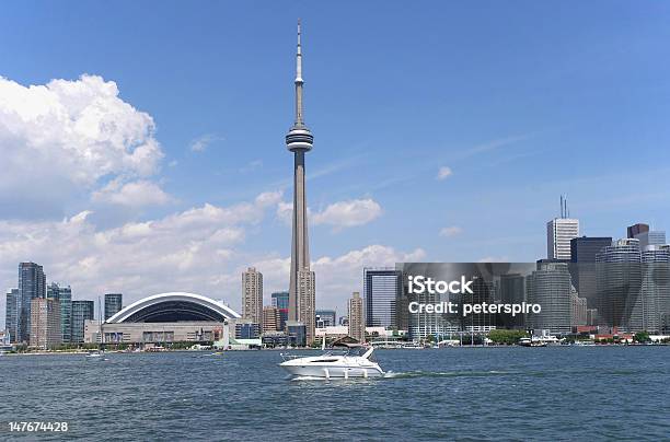 Photo libre de droit de Vue De Toronto Avec Dôme Stadium banque d'images et plus d'images libres de droit de Amérique du Nord - Amérique du Nord, Appartement, Dôme