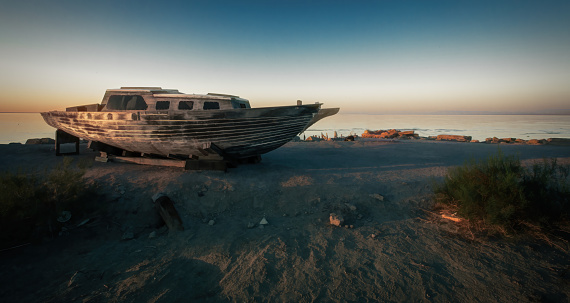 An abandoned boat on the shore of the Salton Sea