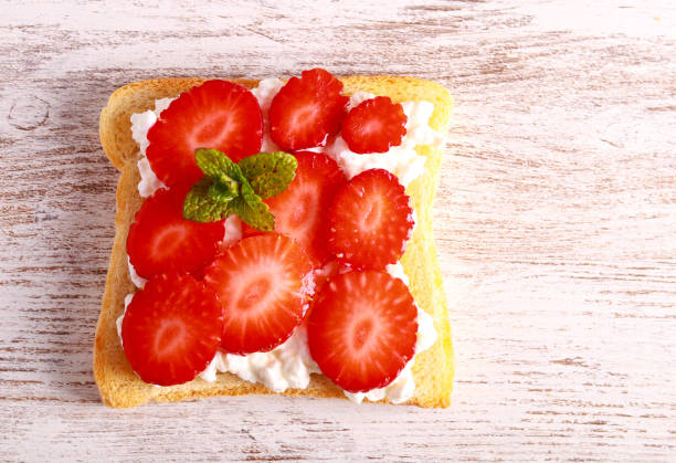 istock Toast with cottage cheese 1476761675