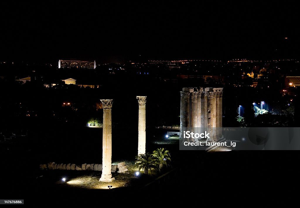 O Templo de Zeus Olímpico à noite - Foto de stock de Atenas - Grécia royalty-free
