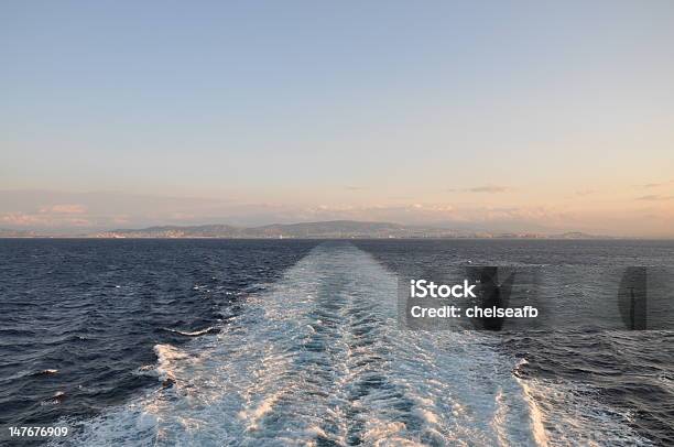 Disfrute De Un Barco Foto de stock y más banco de imágenes de Aire libre - Aire libre, Barco de pasajeros, Crucero - Vacaciones