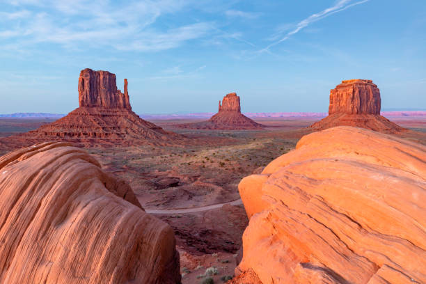 scenic view to the butte in monument valley, USA scenic view to the butte in monument valley seen from visitor center, USA the mittens monument valley stock pictures, royalty-free photos & images