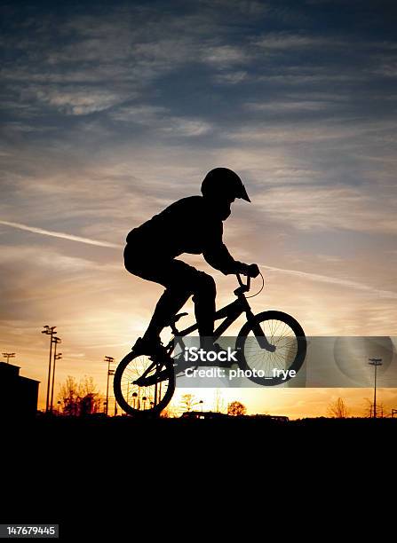 Bmx Foto de stock y más banco de imágenes de Actividad - Actividad, Andar en bicicleta, Bicicleta