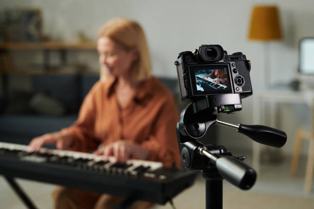 istock Teacher teaching musical lesson online 1476799260