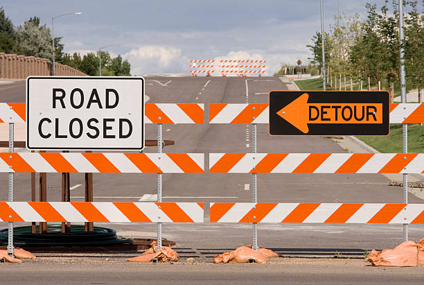 road closed detour - road closed hazard sign photos stock pictures, royalty-free photos & images