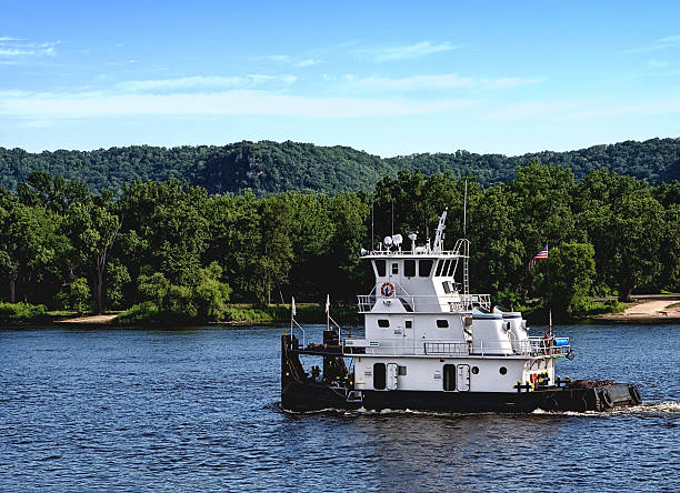 towboat na rzeka mississippi - tugboat towing nautical vessel industrial ship zdjęcia i obrazy z banku zdjęć