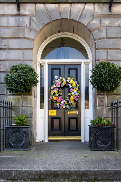 istock The doors of Edinburgh - flowered 1476819746