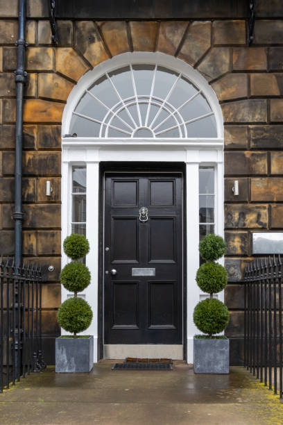 istock The doors of Edinburgh - black 1476819747