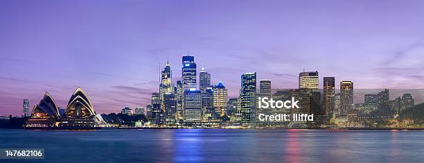 Vista De Los Edificios De La Ciudad De Sydney Al Atardecer Con Una Rosa Sky Foto de stock y más banco de imágenes de Actividades bancarias