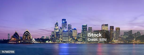 Sydney Skyline W Zmierzchu Z Głębokich Różowe Niebo - zdjęcia stockowe i więcej obrazów Australia