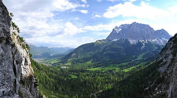 zugspitze - austria mountain panoramic ehrwald fotografías e imágenes de stock