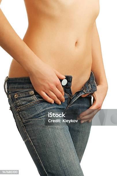 Photo libre de droit de Fille Sexy En Jeans Et Nonchalante Du Ventre banque d'images et plus d'images libres de droit de Abdomen - Abdomen, Adulte, Beauté