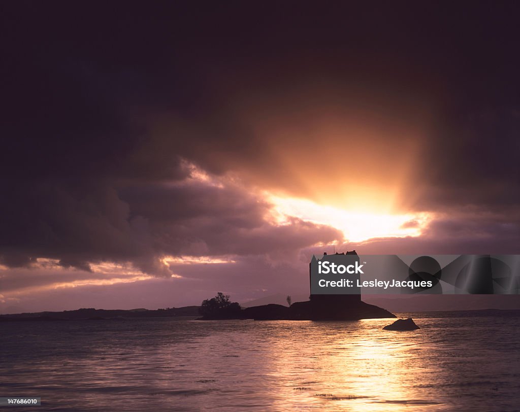Castello di Stalker al tramonto - Foto stock royalty-free di Acqua