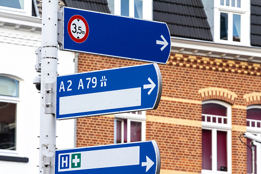 Picture of a dutch roadsign indicating various directions, notably the way to the motorways A2 and A79