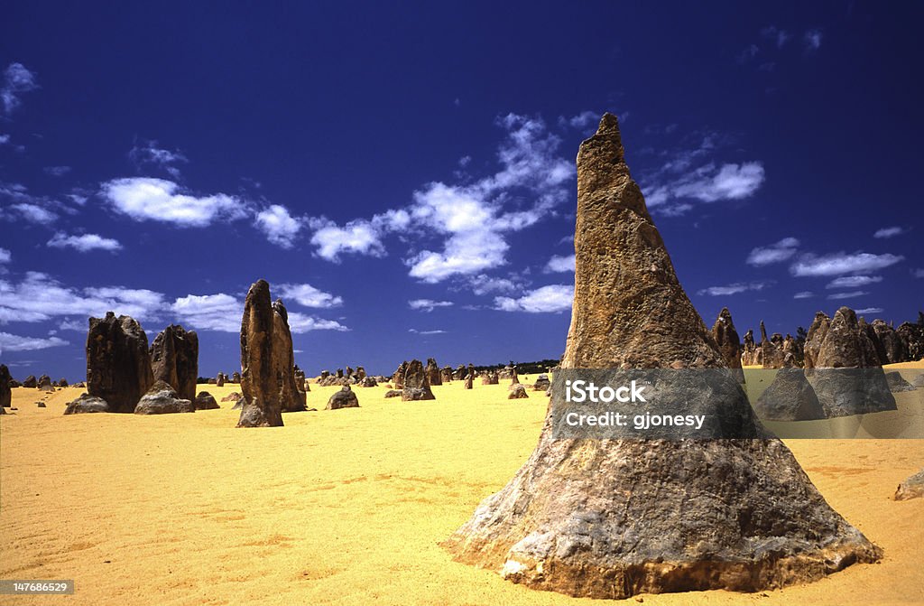 Pinnacles 하떠이 오스레일리아 걷고 위치스 모자 - 로열티 프리 피나클 사막-기둥 스톡 사진