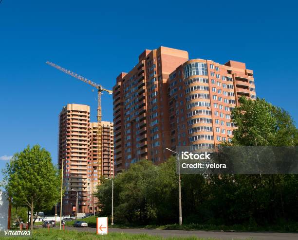 Foto de Edifícios De Apartamentos e mais fotos de stock de Alto - Descrição Geral - Alto - Descrição Geral, Apartamento, Armação de Construção