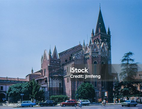 istock 1980s old Positive Film scanned, the street view of Via Dogana and Church of San Fermo Maggiore, Verona, Italy 1476880520