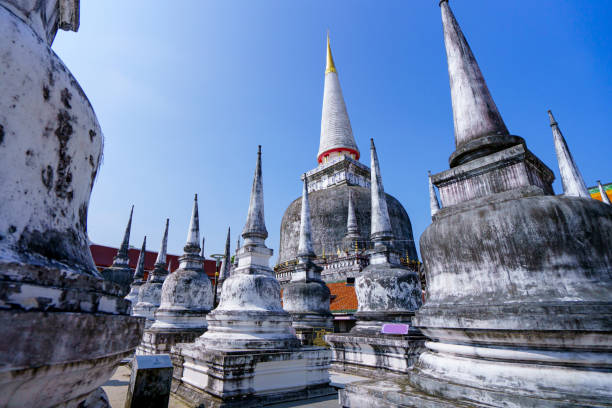wat phra mahathat woramahawihan nakhon si thammarat, o famoso templo tailândia - monastery buddhism wat east - fotografias e filmes do acervo
