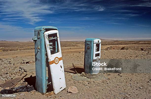 Foto de Abandonado Bombas De Gasolina e mais fotos de stock de Abandonado - Abandonado, Abastecer, Bomba de Combustível