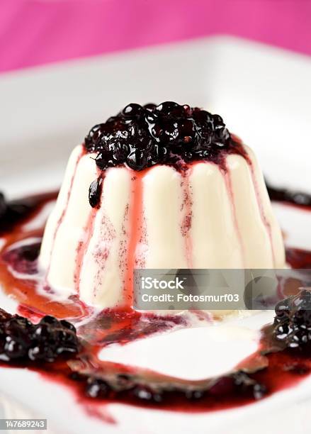 Panna Cotta De Blackberry - Fotografias de stock e mais imagens de Amora Preta - Amora Preta, Creme Cozinhado, Comida