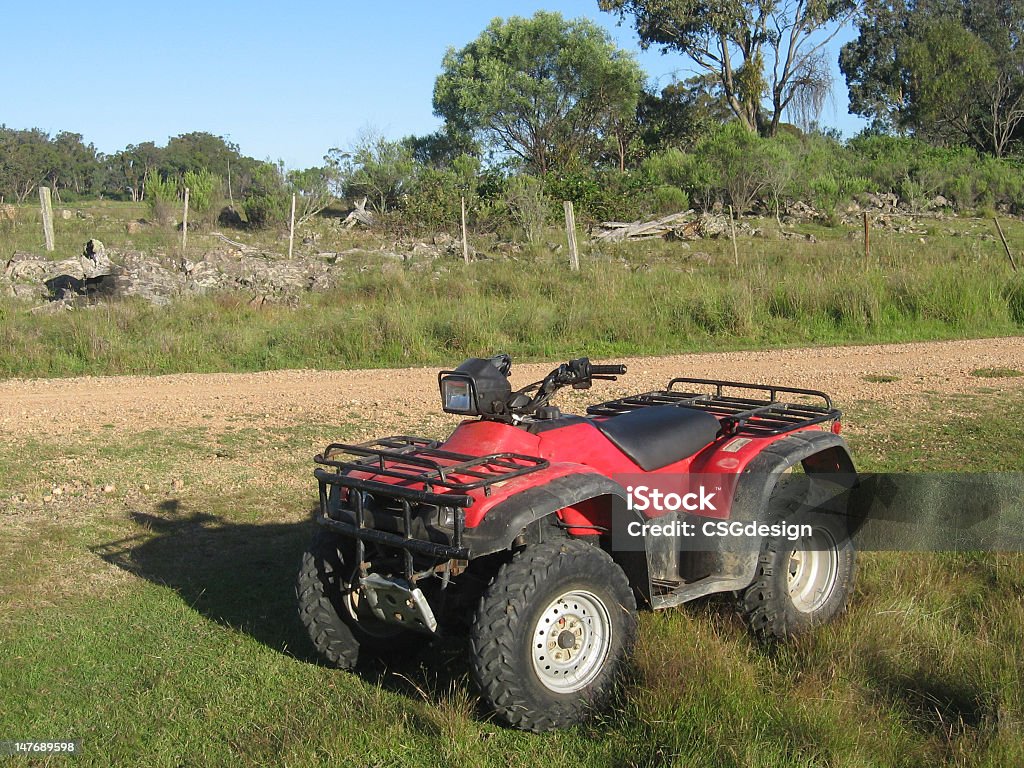 Bici del patio de granja - Foto de stock de Aire libre libre de derechos