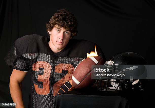 Photo libre de droit de Quarterback banque d'images et plus d'images libres de droit de Feu - Feu, Offensive Lineman, Ballon de football américain