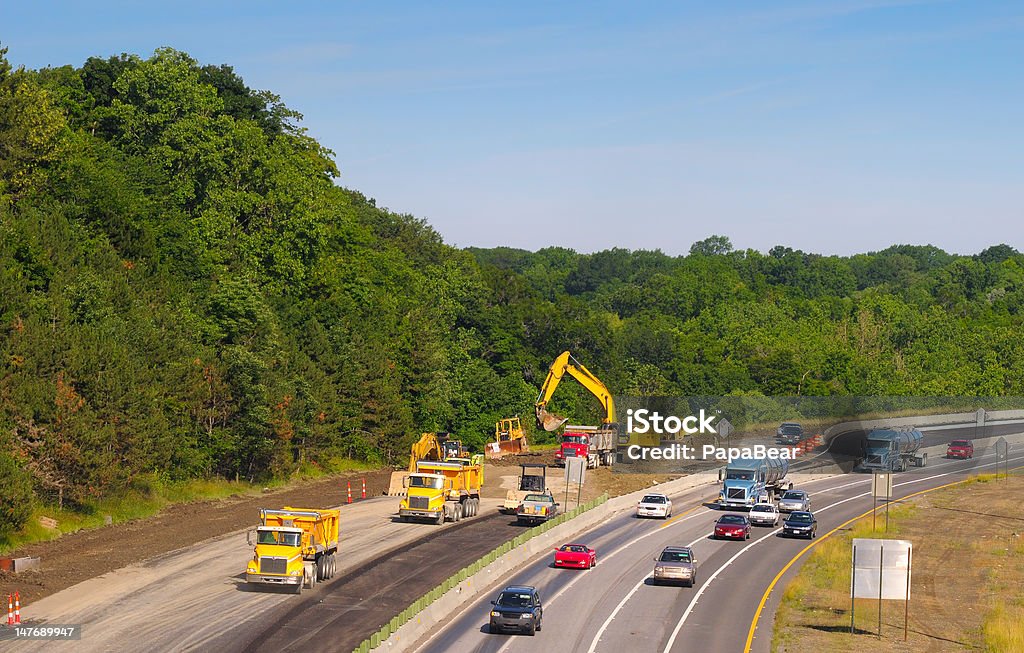 Construcción de carretera - Foto de stock de Camión de descarga libre de derechos