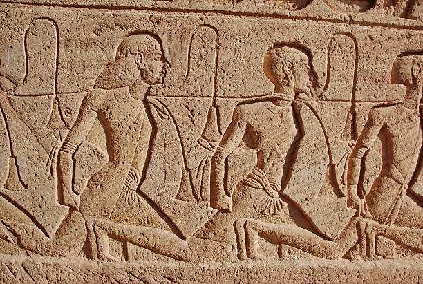 돌조각 at 아부 심벨, 이집트 - abu simbel rock africa rameses ii 뉴스 사진 이미지