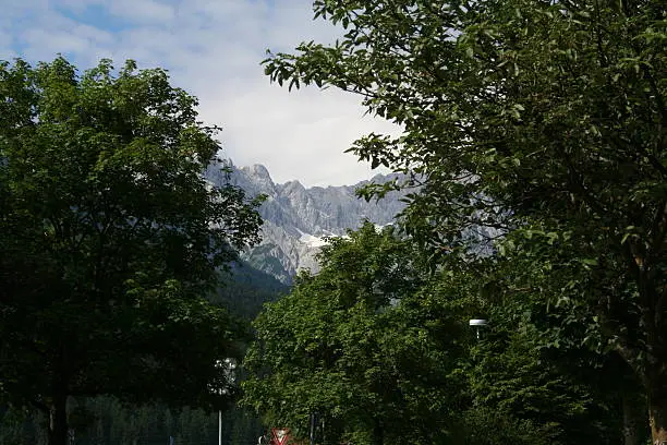 near the highest mountain in germany. it calls the zugspitze