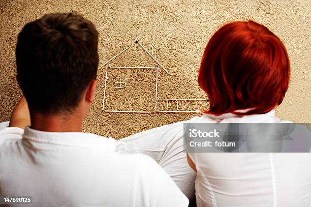 Costruire Una Casa - Fotografie stock e altre immagini di Adulto - Adulto, Amore, Appartamento