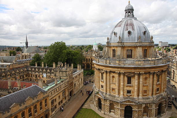 istock Oxford: Radcliffe camera & the town 147691558