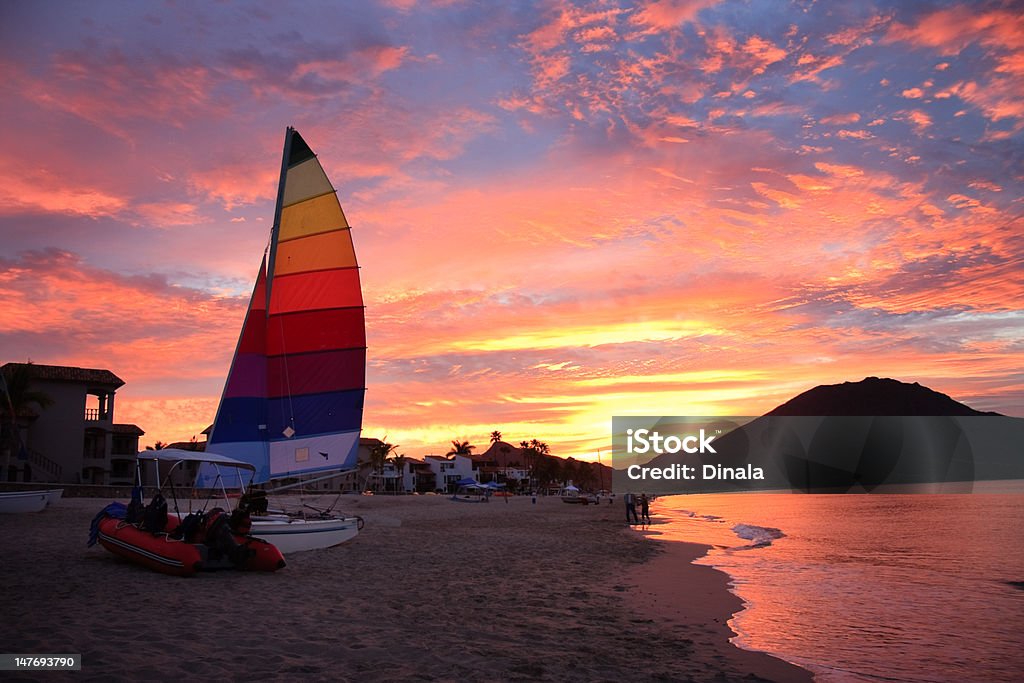 Catamarán en sunrise - Foto de stock de Agua libre de derechos