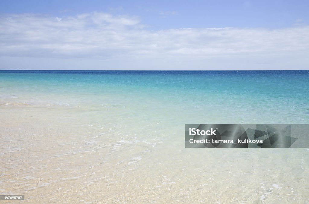 Helles Türkis Wasser und blauer Himmel, - Lizenzfrei Atlantik Stock-Foto