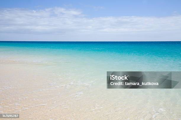 Brilhante Azul Turquesa Água E Céu Azul - Fotografias de stock e mais imagens de Azul - Azul, Azul Turquesa, Beleza