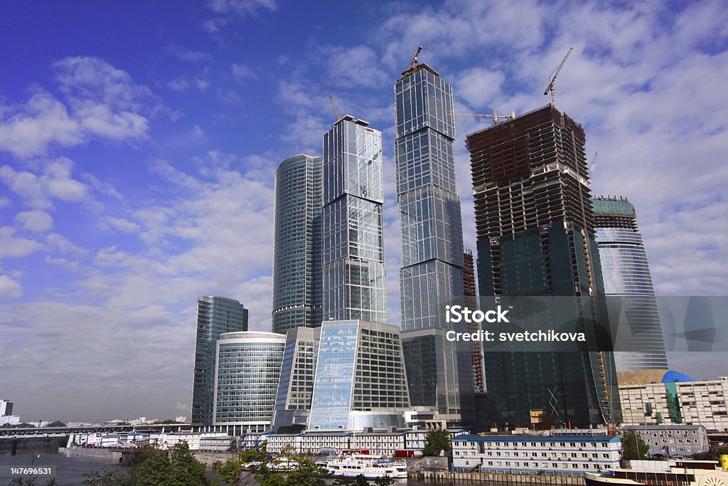 Modernes business-center auf den Fluss - Lizenzfrei Architektur Stock-Foto