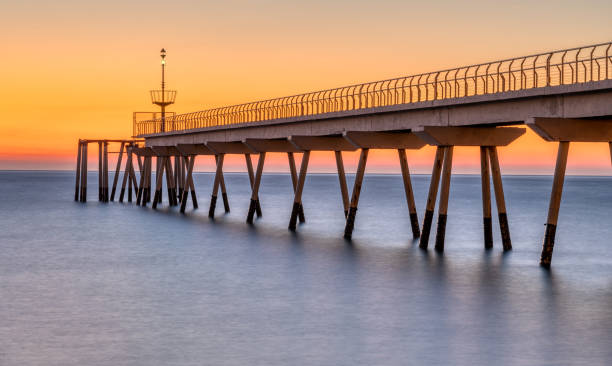 istock The Pont del Petroli before sunrise 1476970872