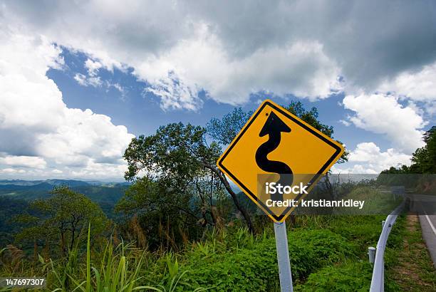 ツイストの道路標識 - S字形のストックフォトや画像を多数ご用意 - S字形, タイ王国, 人物なし